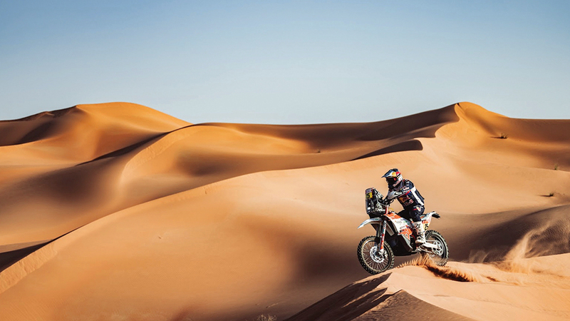 البلوشي يستعد للاحتفال بلقب «أسطورة الدرّاجات النارية » في رالي دبي