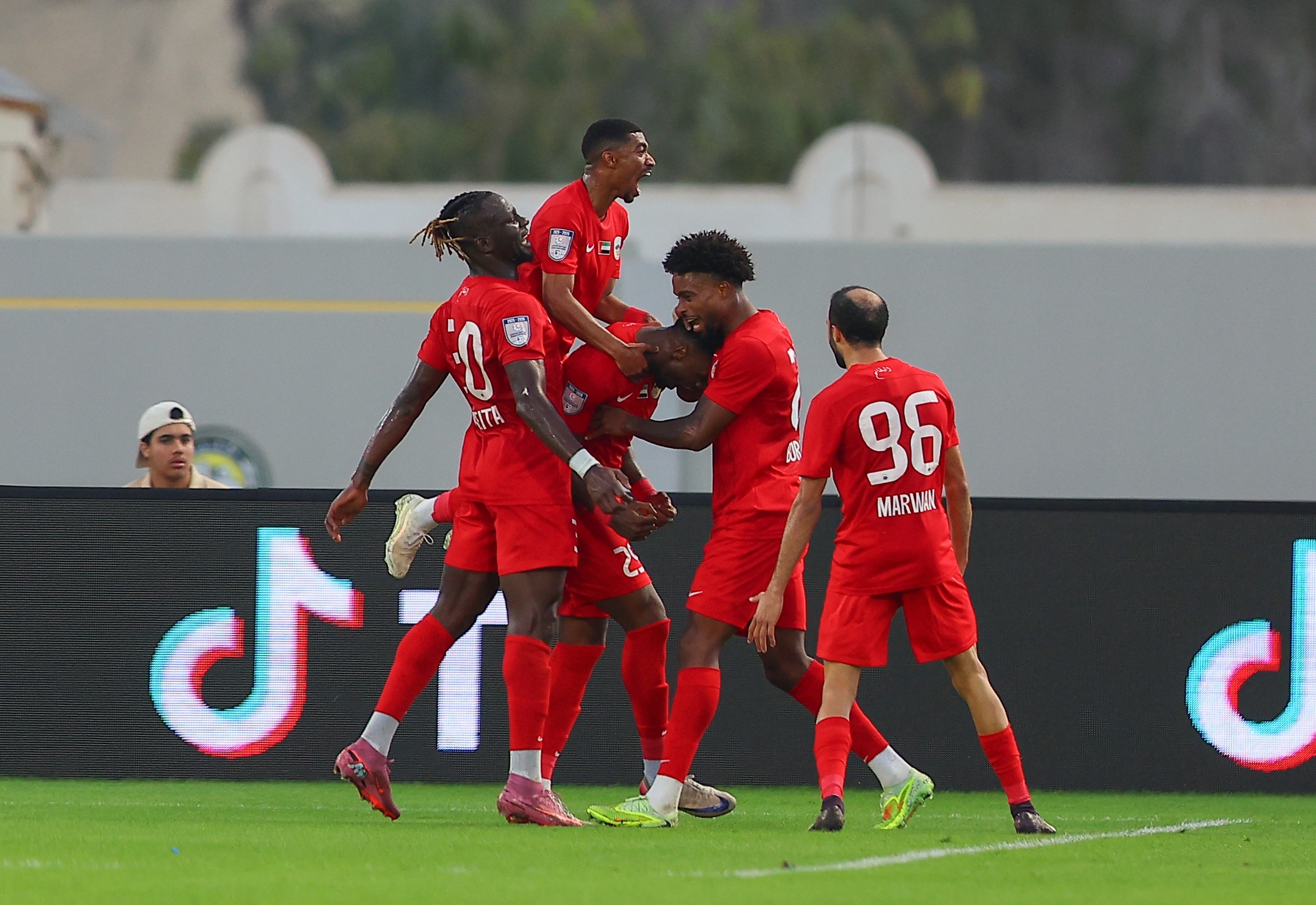 البطائح يحقق فوزاً ثميناً على كلباء ويغادر المركز الأخير