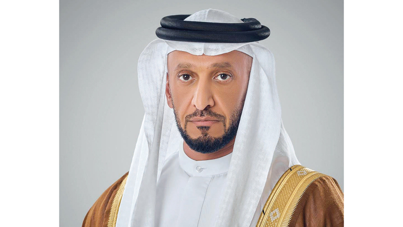 عبدالله آل حامد: المجتمع الإماراتي آمن بالقِيَم قبل القوانين، وتربّى أبناؤه على أن الكلمة مسؤولية والمصداقية شرف.