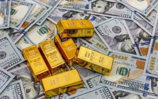 الصورة: أسعار الذهب تتراجع أمام صعود الدولار