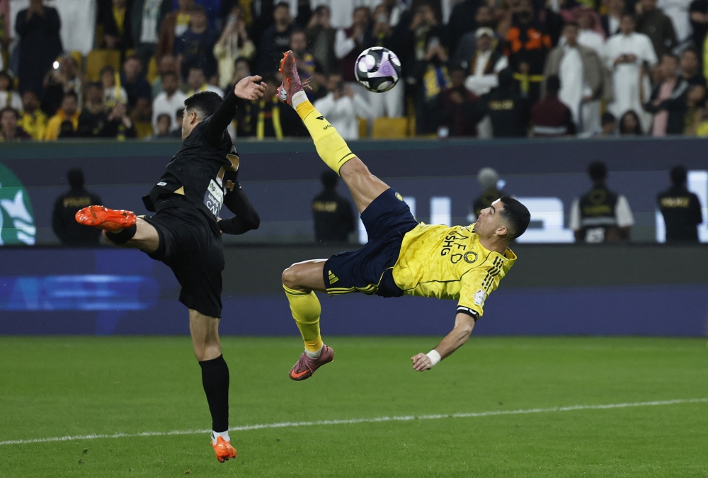 طلب غير مسبوق من رونالدو لجمهوره عبر مواقع التواصل بعد "الهدف الخارق"! (فيديو)