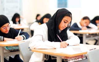 الصورة: طلبة «الـ 12»: مسائل الرياضيات بلا غموض «ورقياً وإلكترونياً».. و«الاشتقاق الضمني» أصعب الأسئلة