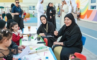 الصورة: وزيرة الأسرة تشارك في إسعاد الأطفال القادمين من غزة