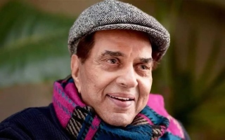 الصورة: وفاة نجم بوليوود "دارمندرا" عن 89 عاما