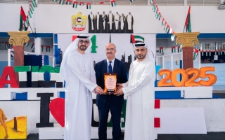 الصورة: "مبادرات محمد بن راشد" تتكفل بالرسوم الدراسية لـ400 طالب وطالبة بالمدارس الأهلية بدبي