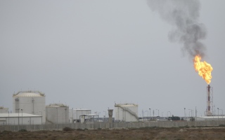 الصورة: استقرار أسعار النفط بعد انخفاضها إلى أدنى مستوياتها في شهر