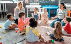 الصورة: ثلث الأطفال في المملكة المتحدة يعيشون تحت خط الفقر