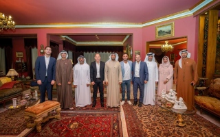 الصورة: عبدالله آل حامد يزور الفنان عادل إمام في منزله بالجيزة