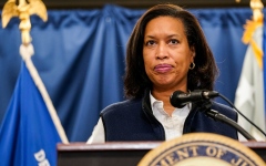 الصورة: توجيه الاتهام لأفغاني بعد إطلاقه النار على فردين بالحرس الوطني قرب البيت الأبيض