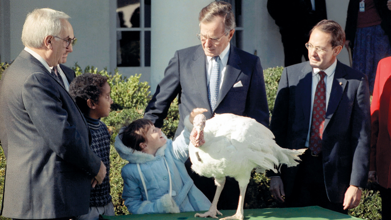 بوش الأب مع الديك &laquo;جيري&raquo;. أرشيفية