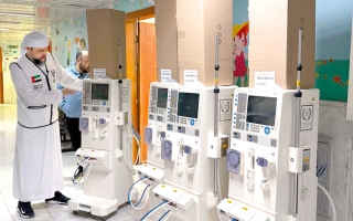 الصورة: «الأعمال الخيرية العالمية» تُسلّم «الصحة» السورية 50 جهاز غسيل كلى