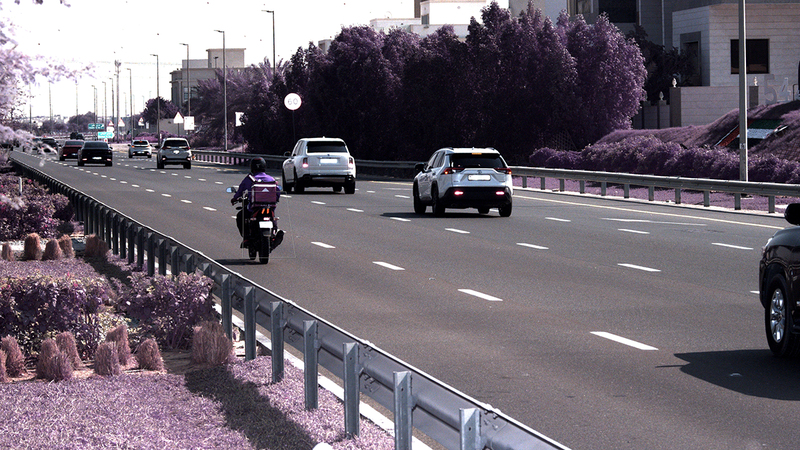 سائقو التوصيل لايزالون يسلكون المسارات السريعة. من المصدر