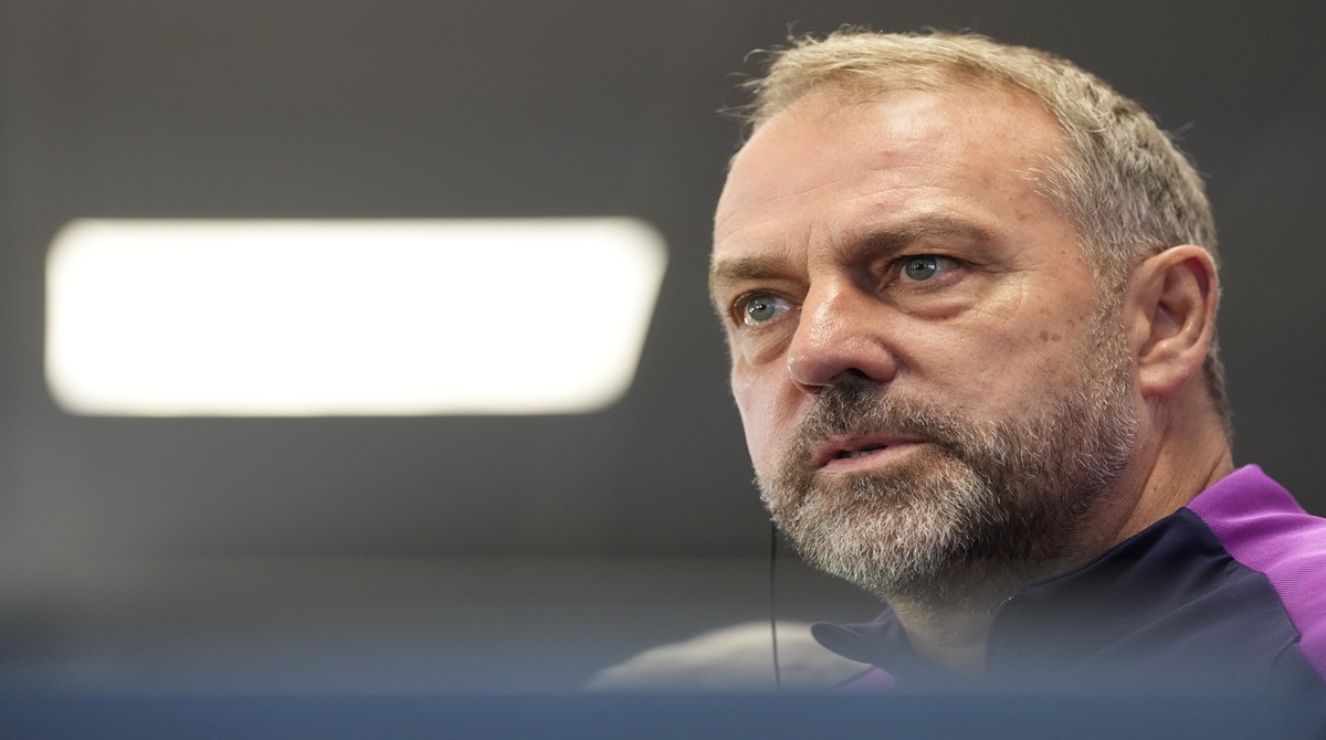 مدرب برشلونة يكشف موقف بيدري وأراوخو من المشاركة أمام ألافيس