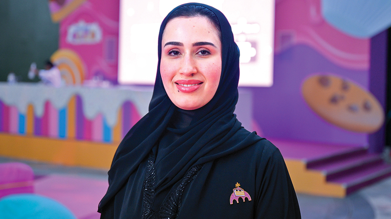عفراء السويدي: المهرجان يمنح ضيوفه جواز سفر يتيح للجميع تذوق أصناف متنوعة من قوالب الحلوى بشكل مجاني من الأكشاك.
