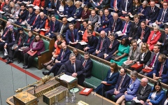 الصورة: «إجراءات شابانا» ضد المهاجرين تثير انزعاجاً كبيراً داخل حزب العمال البريطاني