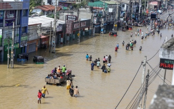 الصورة: فيضانات  إندونيسيا وتايلاند وسريلانكا تودي بأكثر من 800 شخص