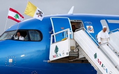 الصورة: البابا يصل إلى لبنان حاملا رسالة سلام