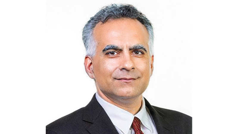 الدكتور عارف خان. من المصدر