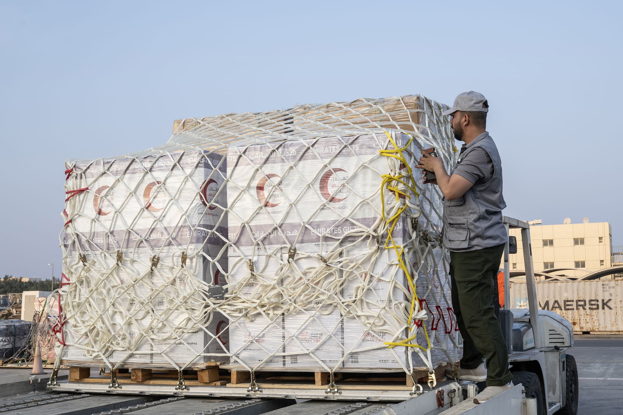 بتوجيهات رئيس الدولة..الإمارات تستجيب بشكل عاجل لإغاثة المتضررين من فيضانات سريلانكا