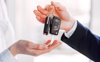 الصورة: وكالات سيارات تتنافس في طرح عروض موسّعة بمناسبة عيد الاتحاد