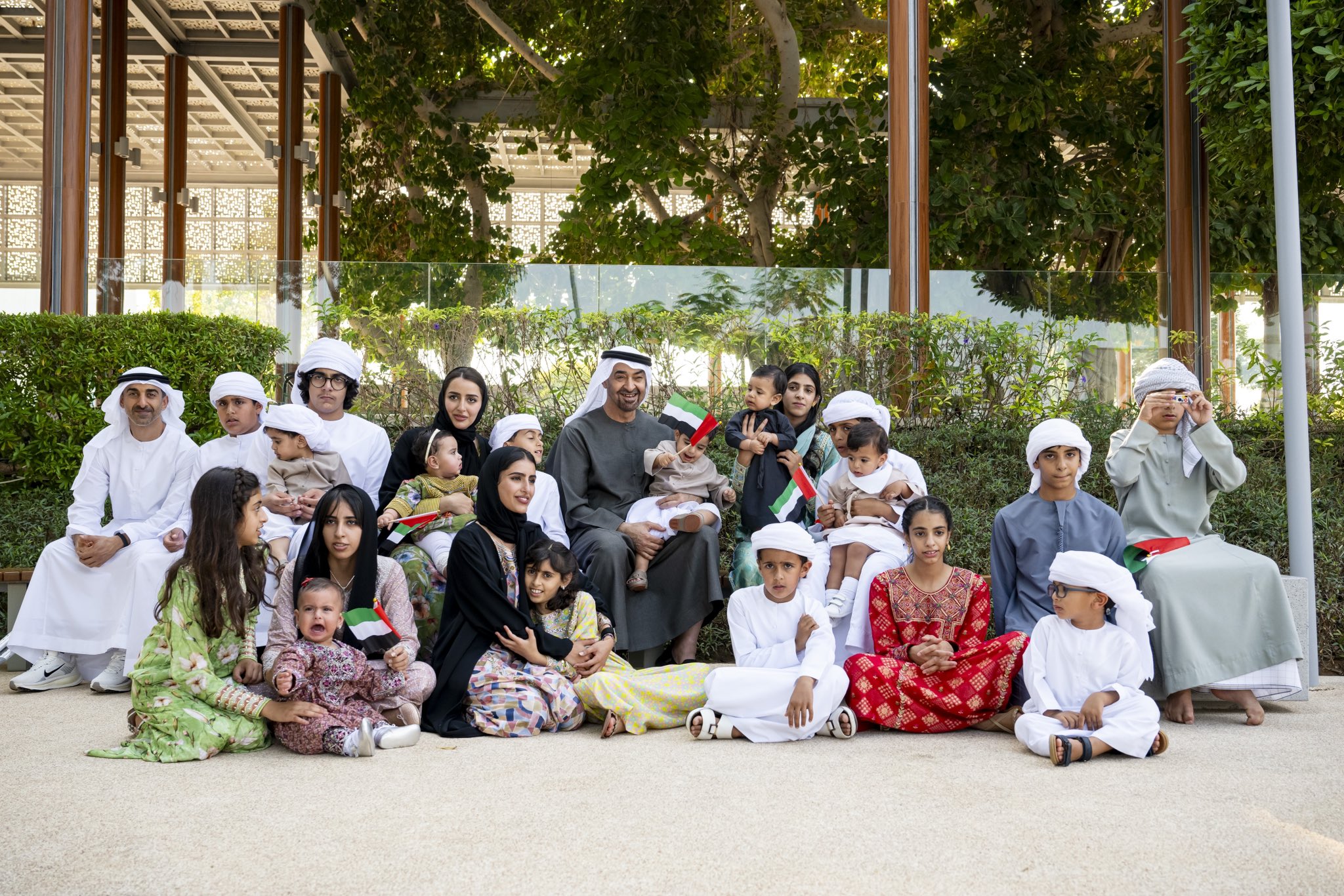 محمد بن زايد: شكراً لكم على جهودكم المخلصة في خدمة الإمارات والإسهام في تقدمها ونهضتها