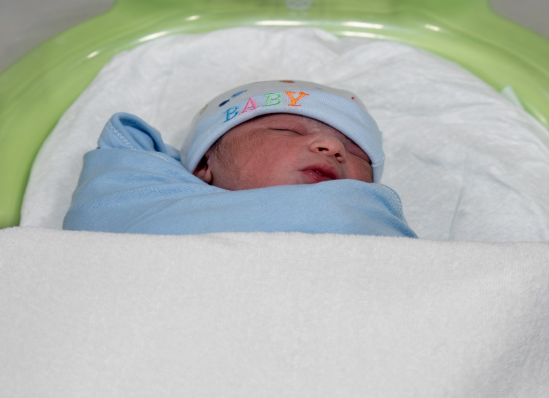 «مكة وعمر».. أول مواليد أبوظبي في عيد الاتحاد الـ 54