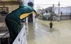 الصورة: 1300 قتيل و800 مفقود حصيلة فيضانات إندونيسيا وسريلانكا وتايلاند