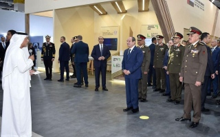 الصورة: جناح الإمارات يستقبل كبار المسؤولين في معرض الدفاع المصري