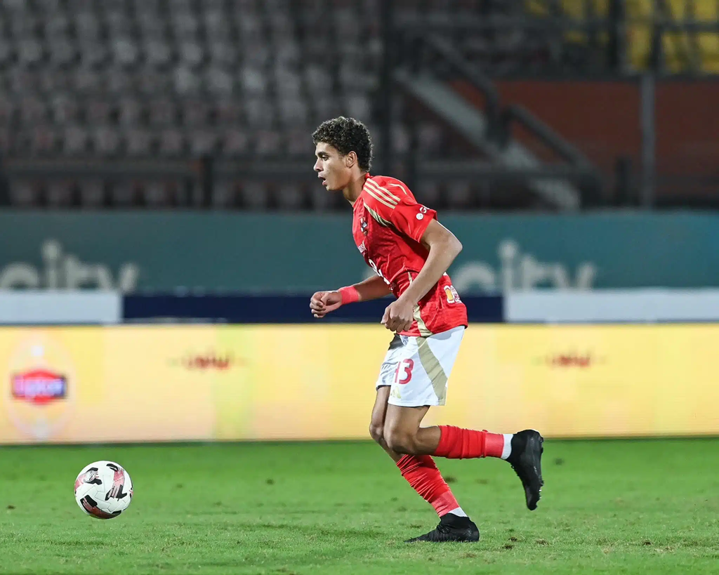 لاعب الأهلي يتلقى عرضاً رسمياً من برشلونة