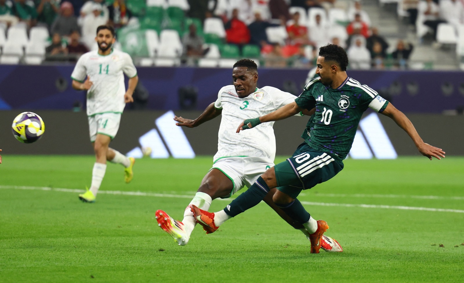 سالم الدوسري يقود السعودية لفوز مثير على عُمان في كأس العرب