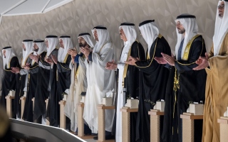 الصورة: رئيس الدولة ومحمد بن راشد وحكام الإمارات والشيوخ يشهدون الاحتفال الرسمي بعيد الاتحاد الـ 54