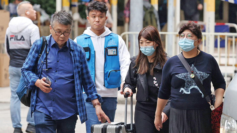 السكان مُنحوا ساعة ونصف الساعة لجمع متعلقاتهم. رويترز