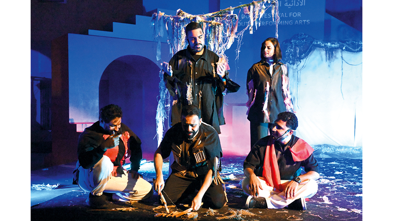 جانب من عرض &laquo;العارف لا يَعرِف&raquo;. تصوير: نجيب محمد