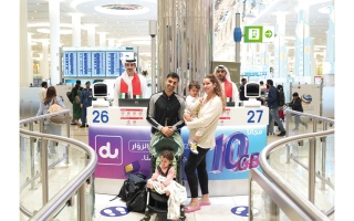 الصورة: «مطارات دبي» تستقبل المسافرين بختم يحمل شعار «زايد وراشد»