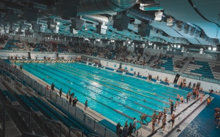 الصورة: حجم مشاركة غير مسبوق في بطولة أبوظبي الدولية للسباحة