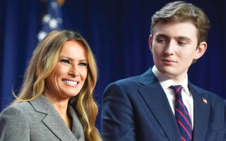 الصورة: سيناتور جمهوري يُوجّه انتقادات غير مقصودة لميلانيا وبارون ترامب