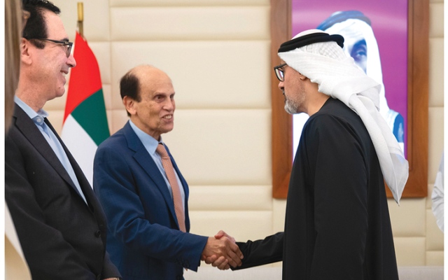 الصورة: خالد بن محمد يلتقي رئيس معهد «ميلكن» لبحث تطوير الشراكات الاستراتيجية