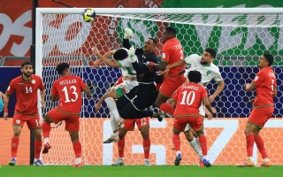 الصورة: كأس العرب.. المغرب يتعادل مع عُمان بـ10 لاعبين