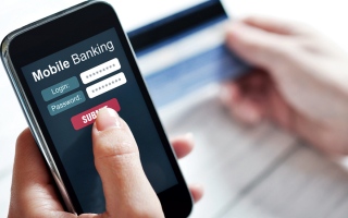 الصورة: متعاملون يشكون عدم تجاوب بنوك مع شكاواهم لمدة تصل إلى 6 أشهر