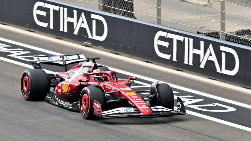 من منافسات سباق جائزة «الاتحاد للطيران الكبرى» على حلبة «مرسى ياس». تصوير: إريك أرازاس