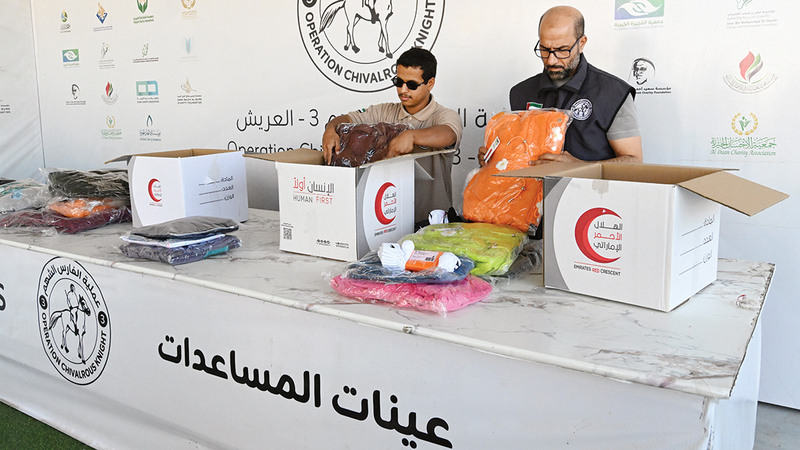 القافلة الجديدة تضم 15 شاحنة تحمل نحو 300 منصة شحن «بالت» من المساعدات. وام