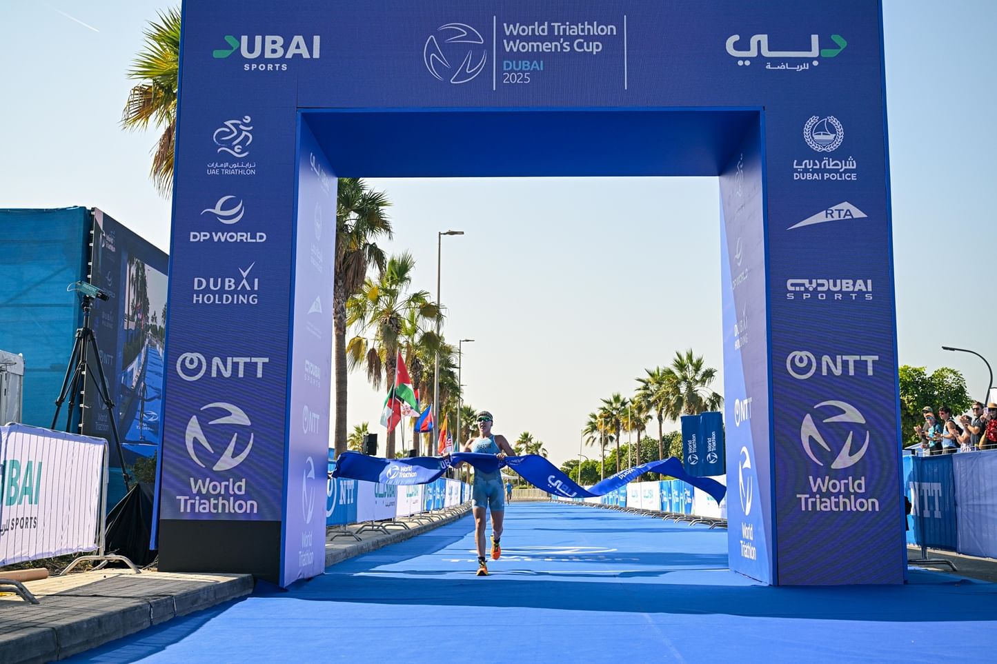 رياسوفا تفوز بلقب أول كأس عالم للترايثلون للسيدات في دبي