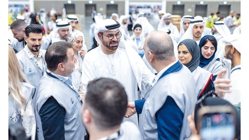 القرقاوي خلال تفقّد «الفعالية» ولقائه المتطوعين. من المصدر