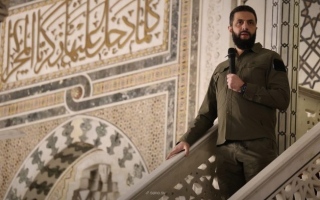 الصورة: الشرع بالبدلة العسكرية: سنعيد بناء سورية قوية من شرقها إلى غربها