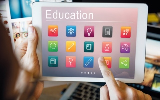 الصورة: &laquo;الأمية الرقمية&raquo; تُعرقل مشاركة ذوي طلبة في الاستبيانات المدرسية