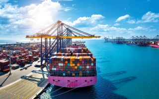 الصورة: الشركات الإماراتية تتفوق عالمياً في الثقة التجارية الدولية