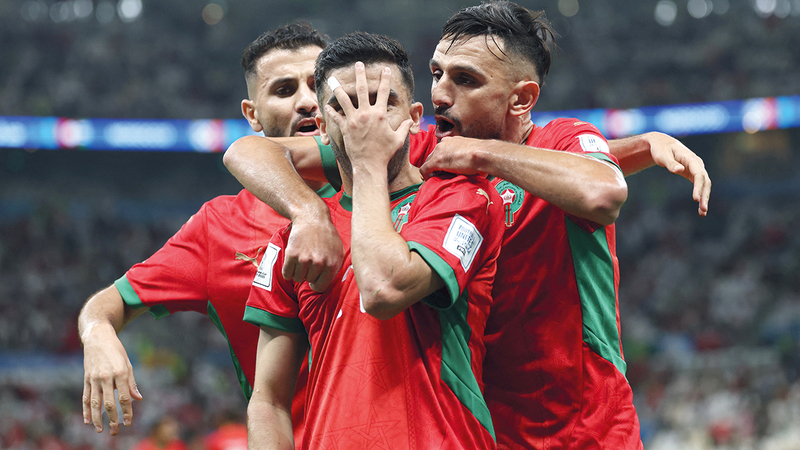 المغرب يحتفل بـالتأهل والصدارة.. ويرافق السعودية إلى ربع نهائي كأس العرب