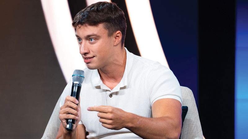 جيمس دوميلون. من المصدر