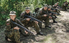 الصورة: البولنديون يستعدون لخطر الحرب المتزايد بالتدريب والتحصينات الدفاعية