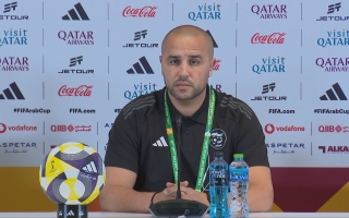 الصورة: مدرب الجزائر: الإمارات منتخب متطور وكوزمين مميز.. سنتعامل معه بحذر كبير